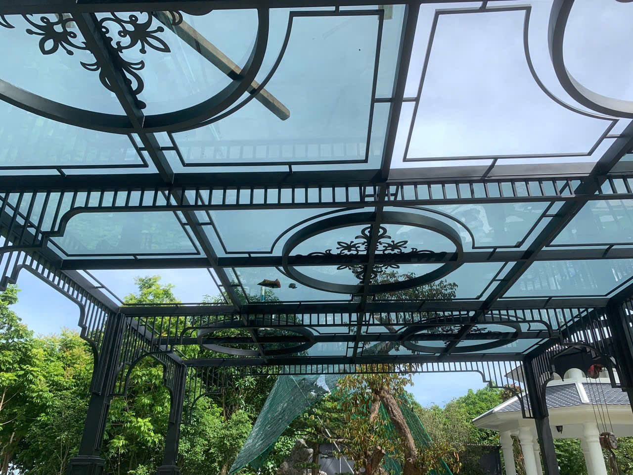 Mái vòm sân vườn khung sắt (pergola kính) 2