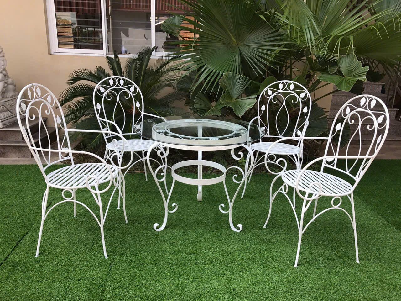 Bàn ghế sắt mỹ thuật sân vườn hoa lá