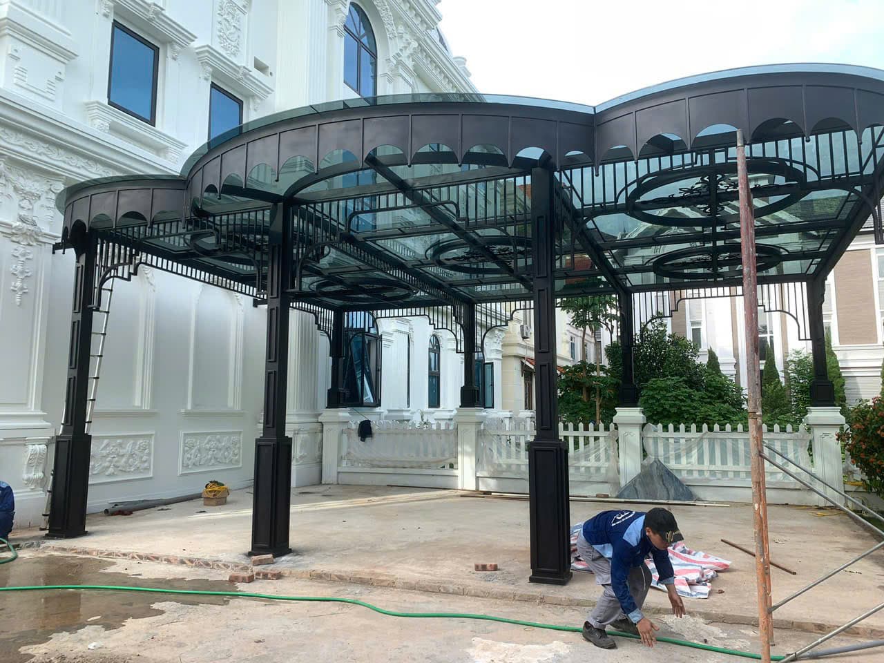 Mái che kính khung sắt mỹ thuật 3